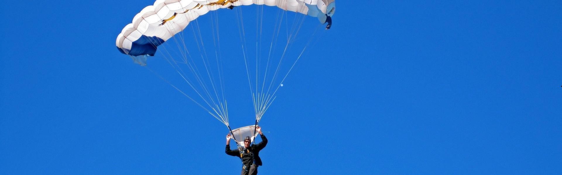 pg simulate-双线并进！詹姆斯两大里程碑近在咫尺，39岁传奇再书新章