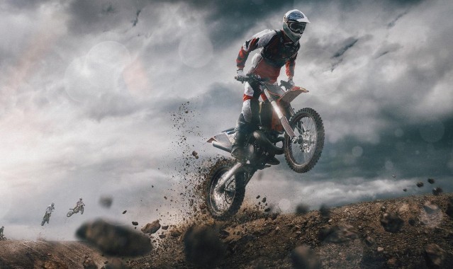 【pg模拟器】亚马尔迪拜沙漠驾车体验引关注，西班牙驾照仍待考取